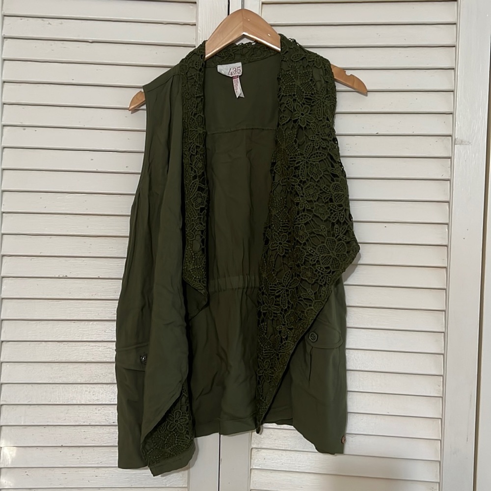 Girls Matilda Jane 435 vest Size 14 NWOT